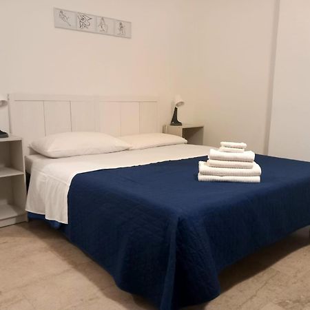 Casa Carina In Centro Apartment ปาแลร์โม ภายนอก รูปภาพ