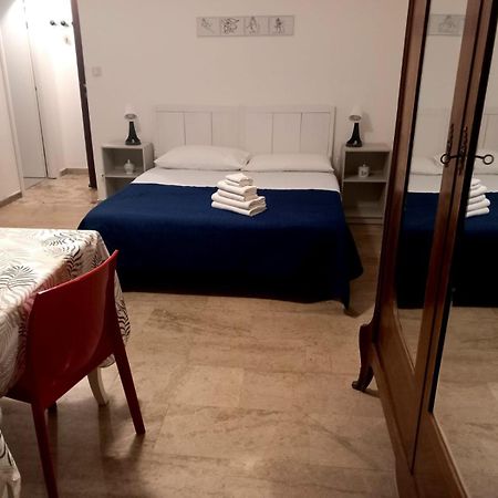 Casa Carina In Centro Apartment ปาแลร์โม ภายนอก รูปภาพ