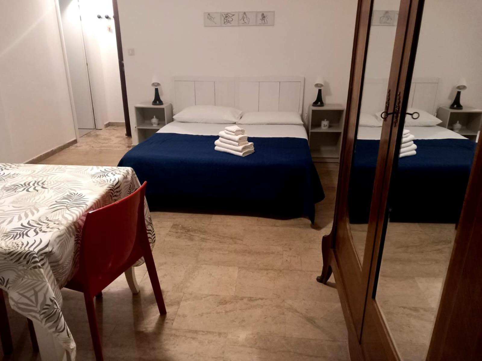 Casa Carina In Centro Apartment ปาแลร์โม ภายนอก รูปภาพ