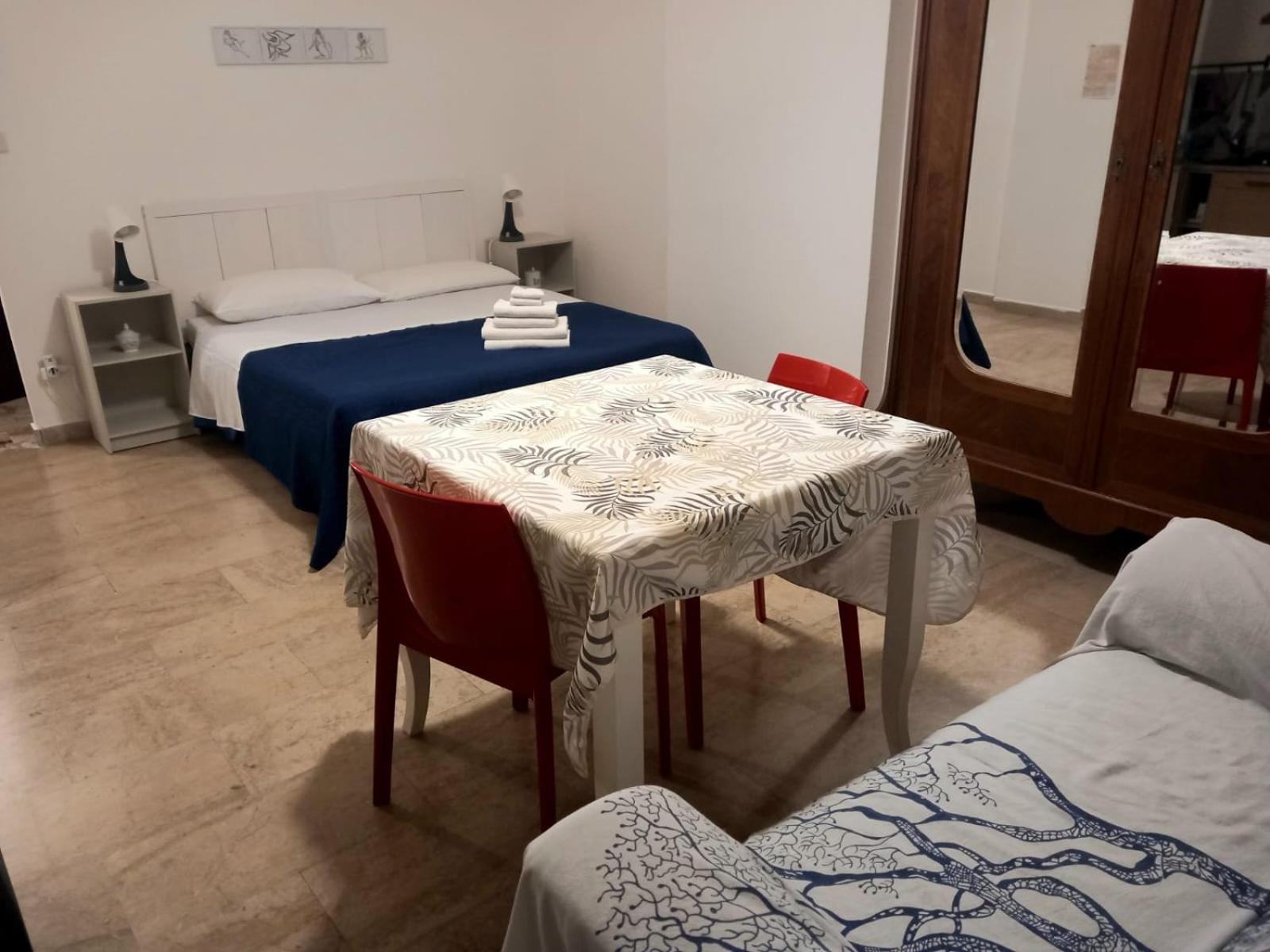 Casa Carina In Centro Apartment ปาแลร์โม ภายนอก รูปภาพ