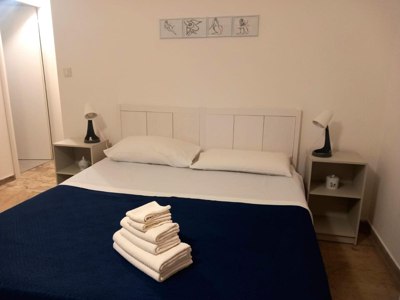 Casa Carina In Centro Apartment ปาแลร์โม ภายนอก รูปภาพ