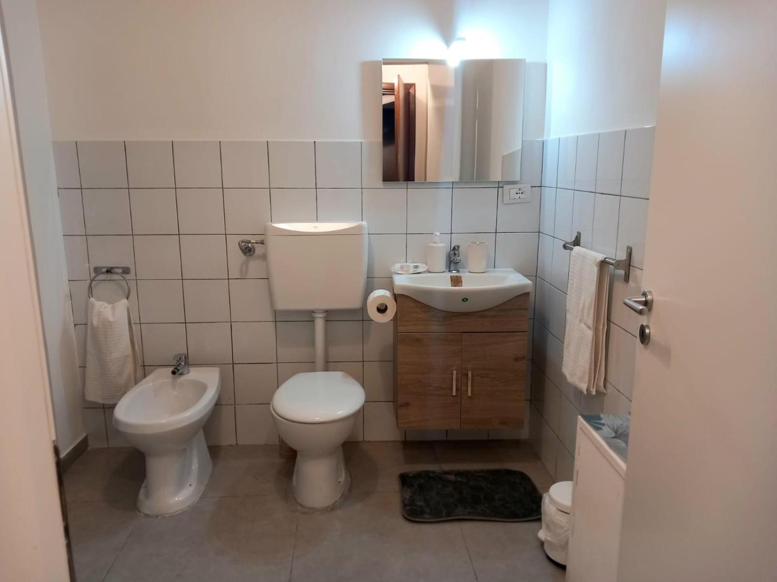 Casa Carina In Centro Apartment ปาแลร์โม ภายนอก รูปภาพ