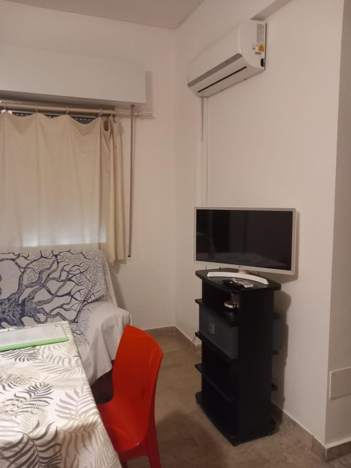 Casa Carina In Centro Apartment ปาแลร์โม ภายนอก รูปภาพ